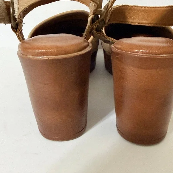 b.o.c. Tan Faux Leather Platform Clog Women 6M Sandals Wood Wedge Heel - Picture 7 of 15
